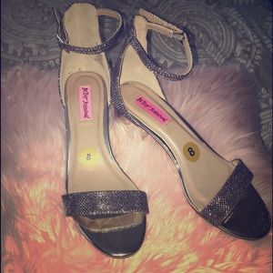 Betsey Johnson size 8 small heels!